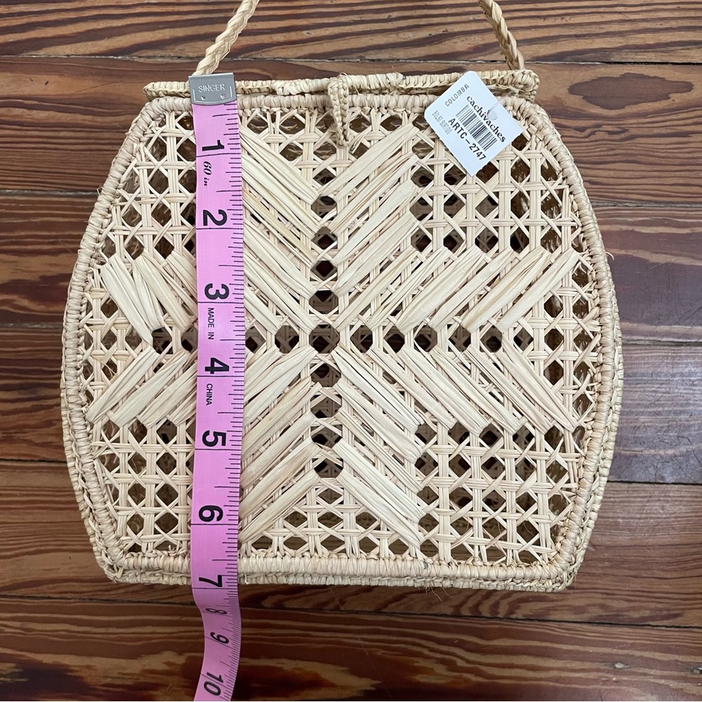 NWT Beige Woven Bag - Picture 7 of 7